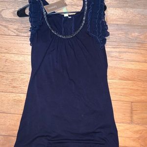 Ruffled shoulder shirt